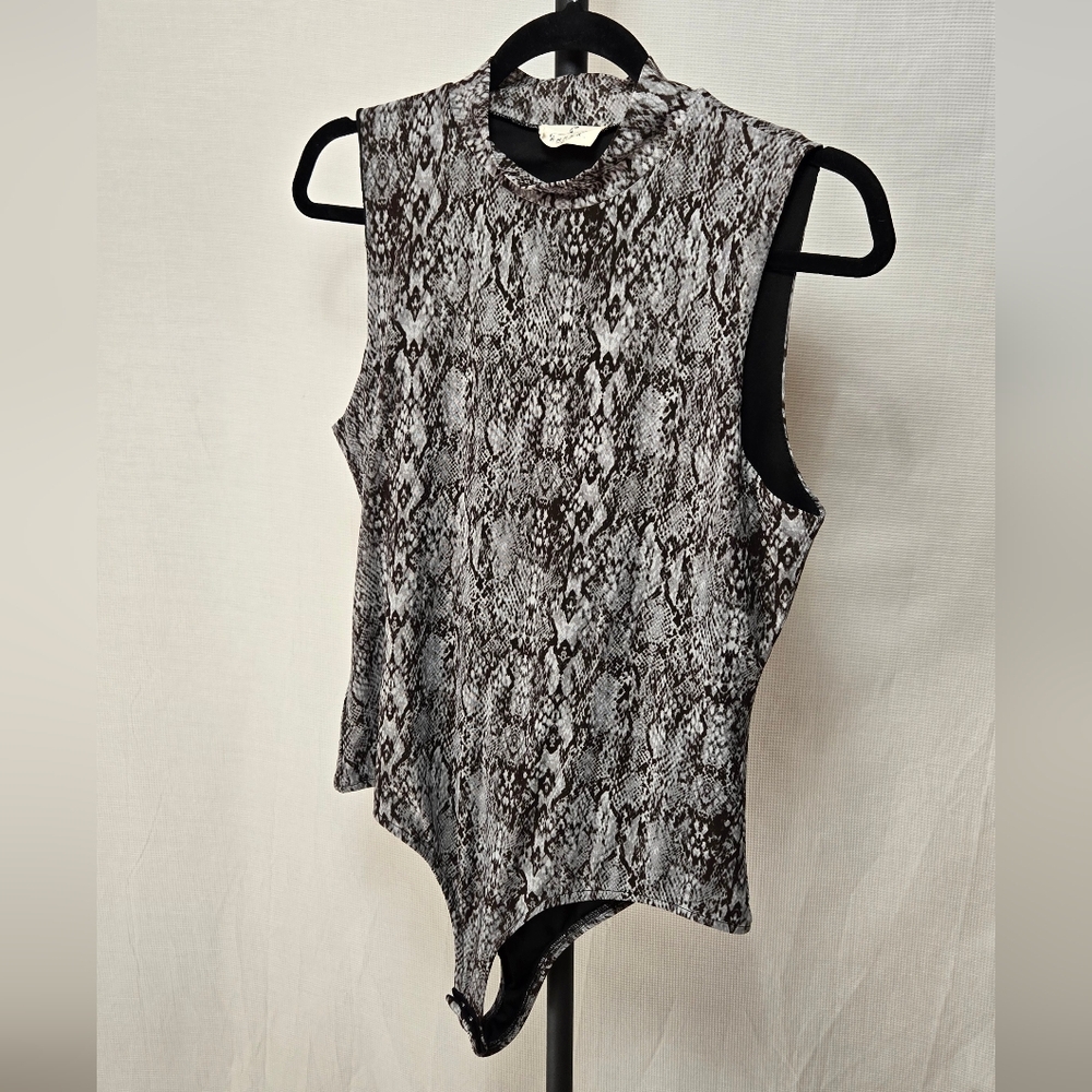 Animal print body suit Size Medium NWOT